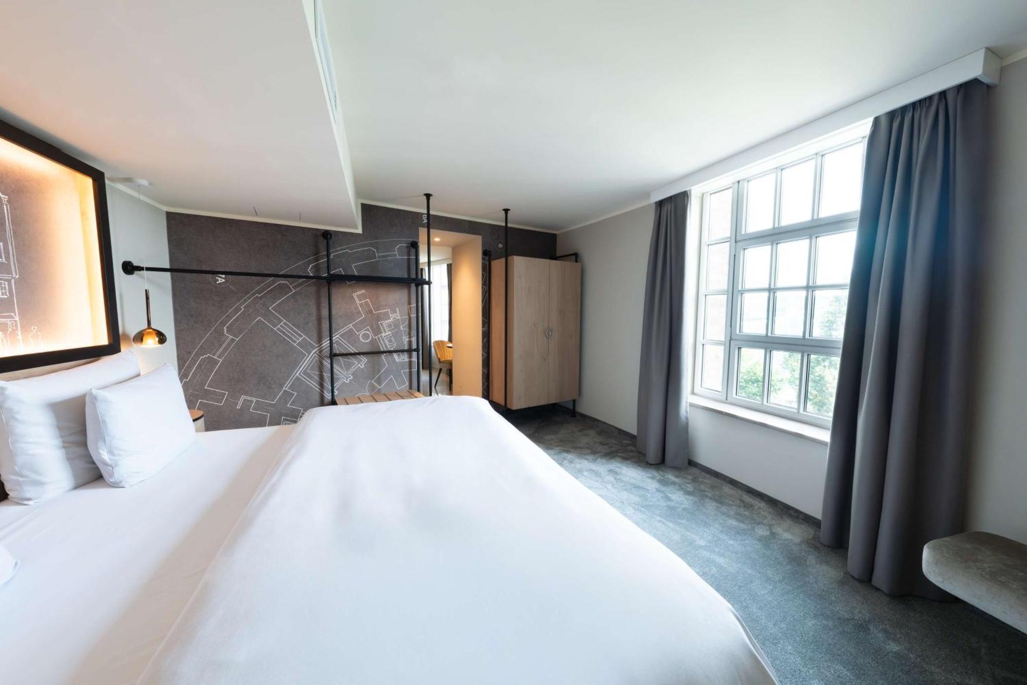 Wasserturm Hotel Cologne, Curio Collection By Hilton Extérieur photo